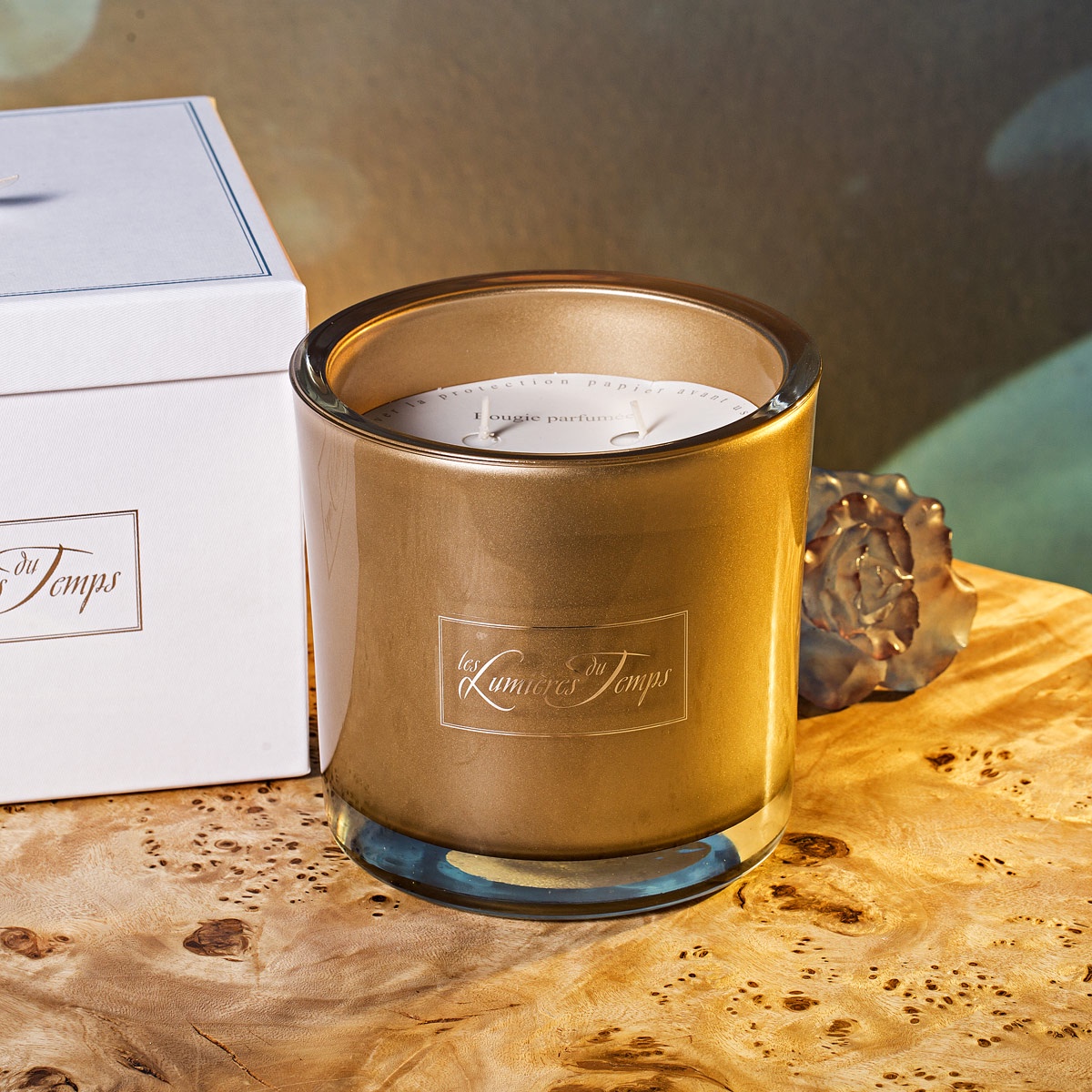 фото Большая интерьерная ароматическая свеча с 3-мя фитилями "Золотая Пудра" от Lumiere Les lumieres du temps