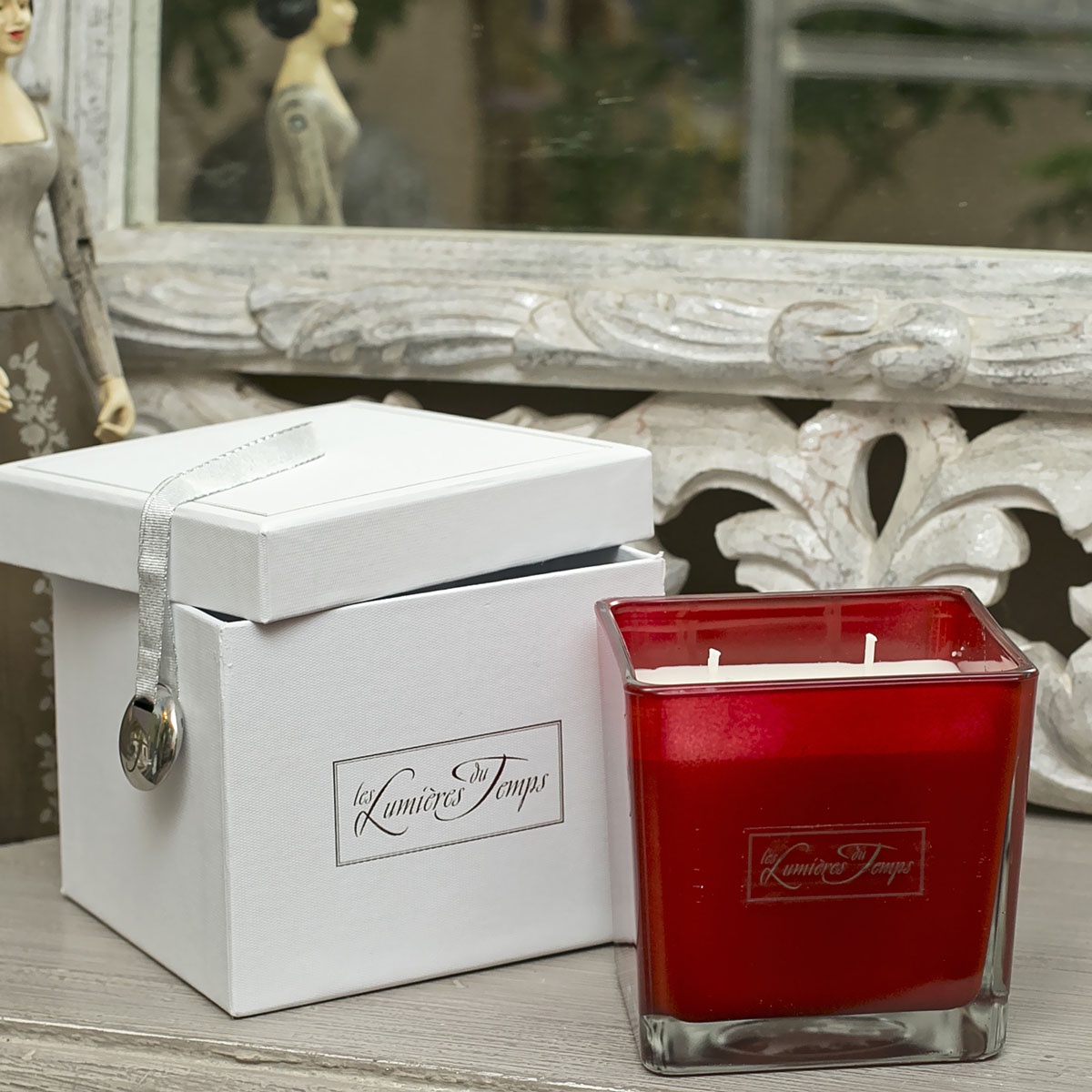 фото Большая интерьерная ароматическая свеча с 4 фитилями "Секрет" от Lumiere Les lumieres du temps
