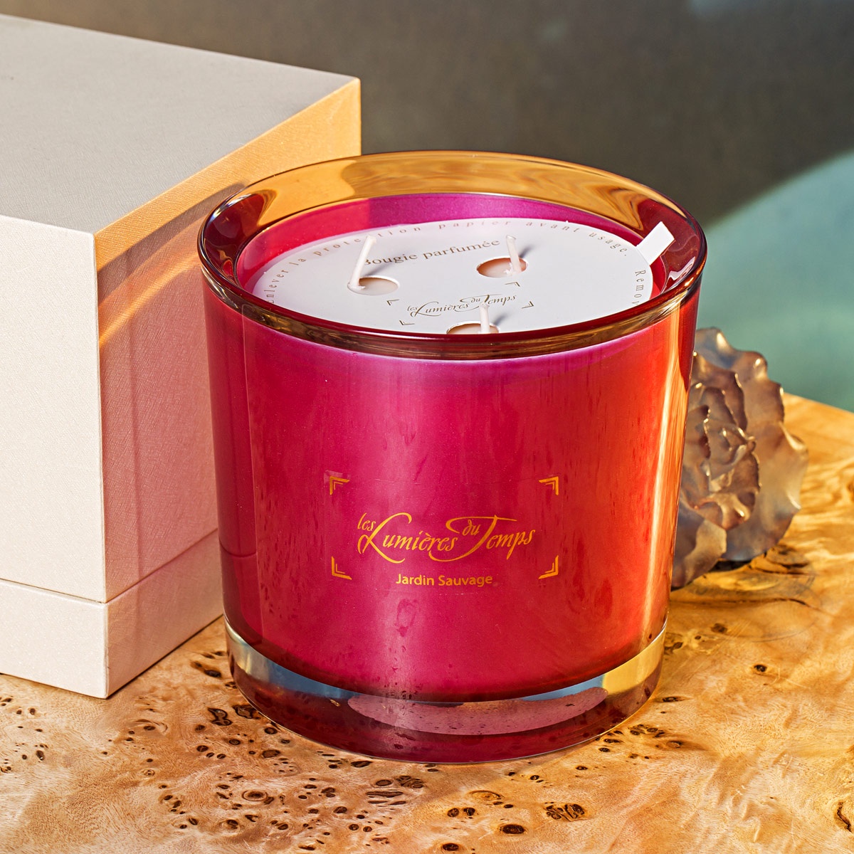 фото Большая интерьерная ароматическая свеча "Дикий сад" от Lumiere Les lumieres du temps