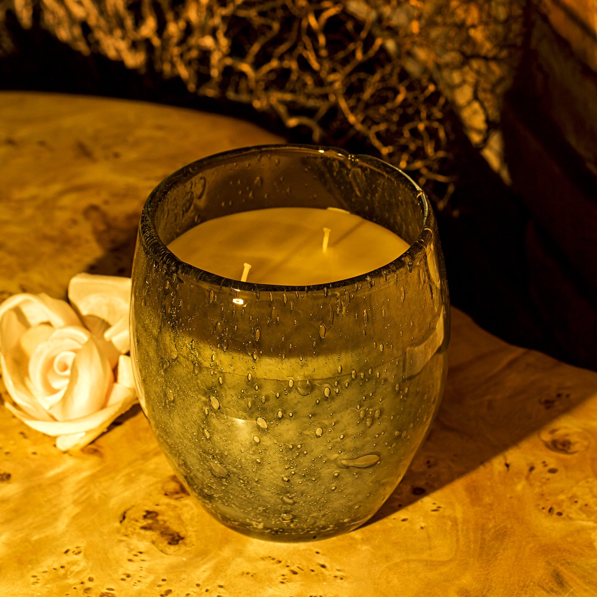 фото Большая интерьерная ароматическая свеча с тремя фитилями "Жемчужное облако" Les lumieres du temps