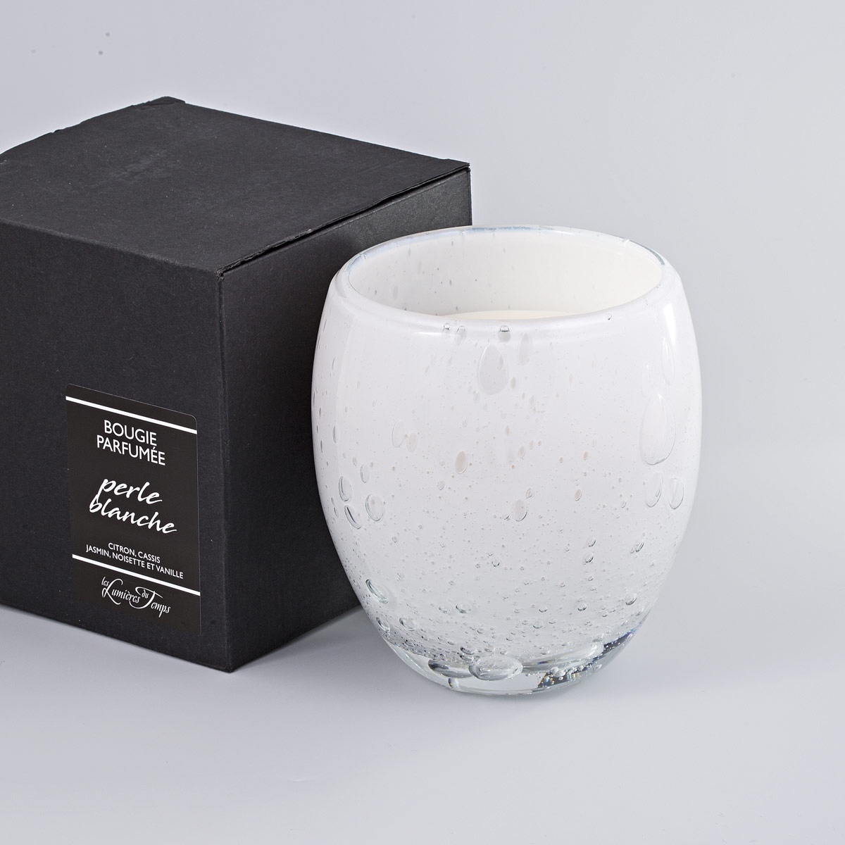 фото Большая интерьерная ароматическая свеча "Белый жемчуг" Les lumieres du temps