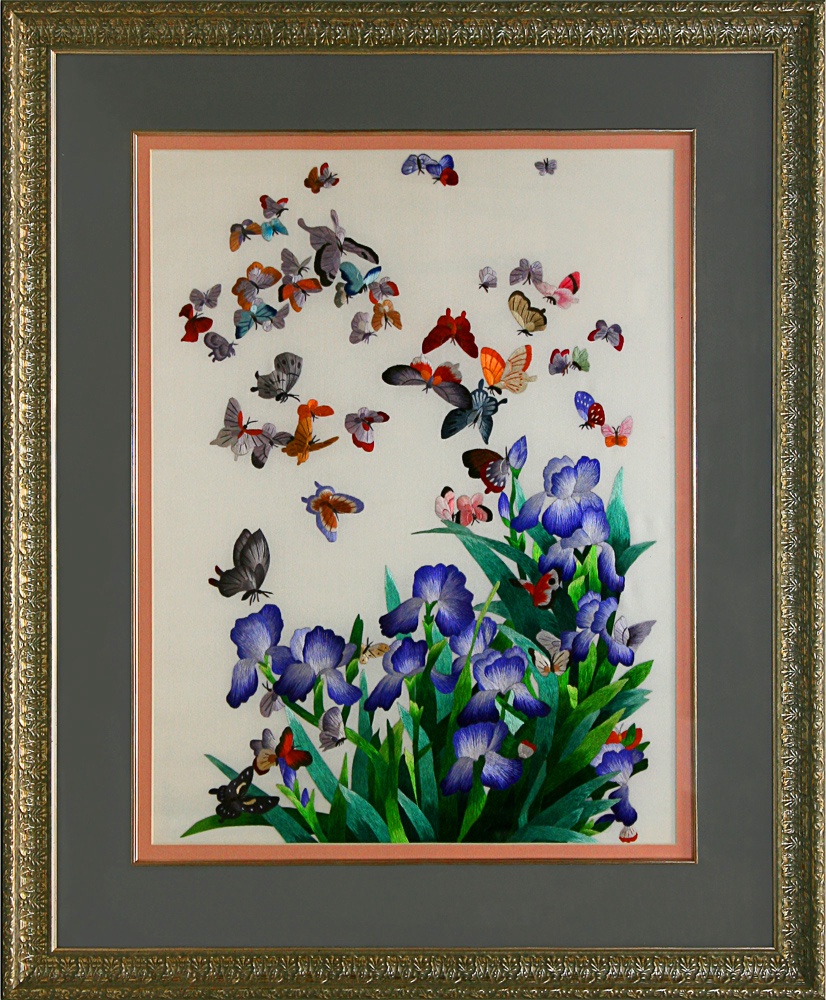 фото Картина вышитая шелком Сад бабочек ручной работы