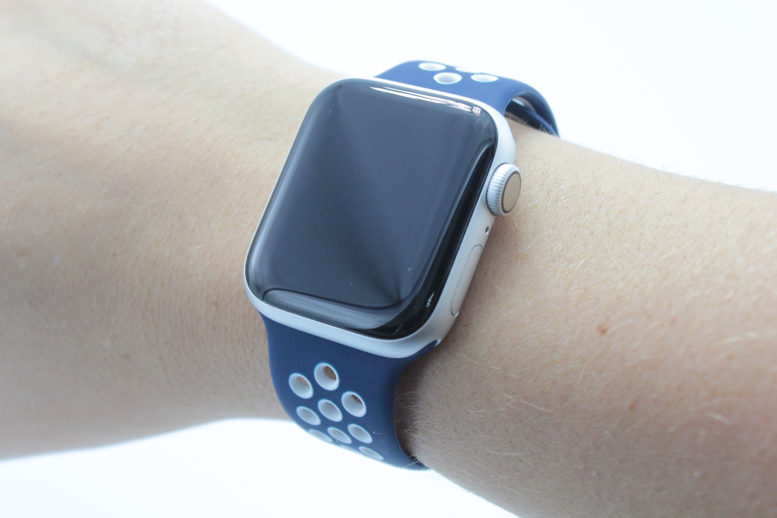 Браслет синий часы. Эппл вотч синие. Ремешок для Apple watch 42 мм/44 мм силиконовый (синий/Midnight Blue). Ремешок для синих Эппл вотч. Силиконовый ремешок для Apple watch синий.