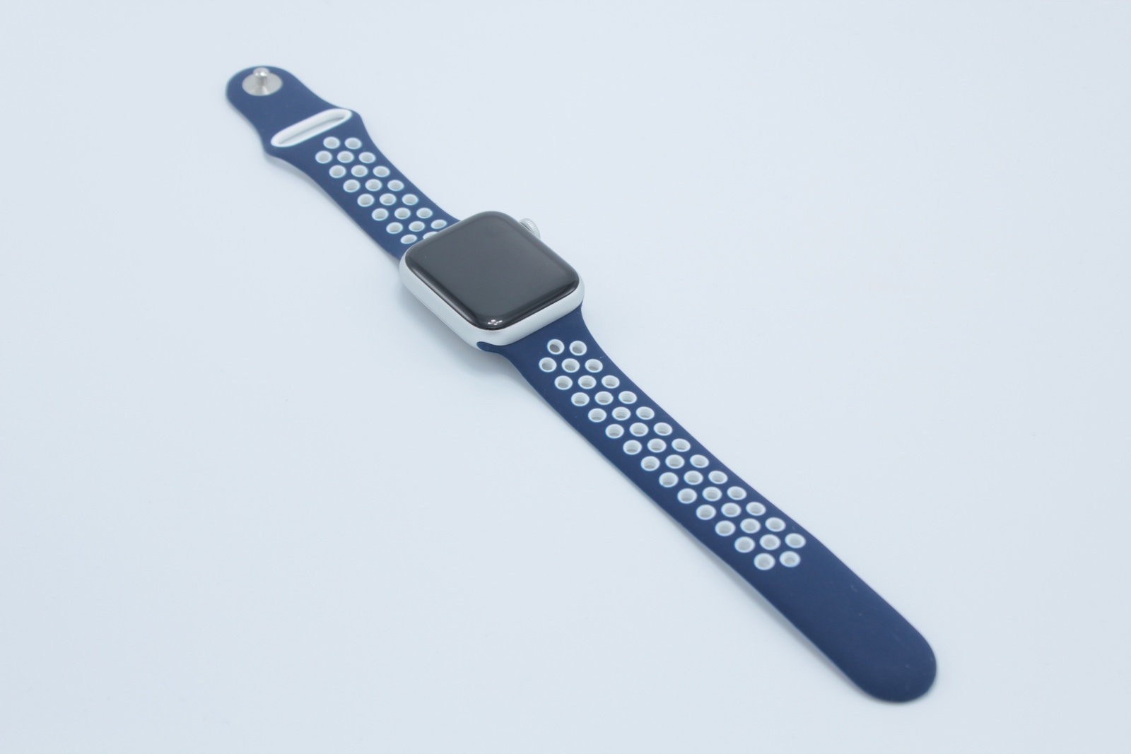Apple watch синий ремешок. Ремешок для Эппл вотч силиконовый. Ремешок Аппле вотч синий. Ремешок для синих Эппл вотч. Силиконовый ремешок для Apple watch синий.
