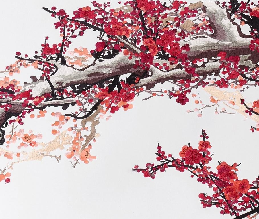 фото Картина вышитая шелком Триптих Роскошь красной сакуры комплект из 3 ручной работы