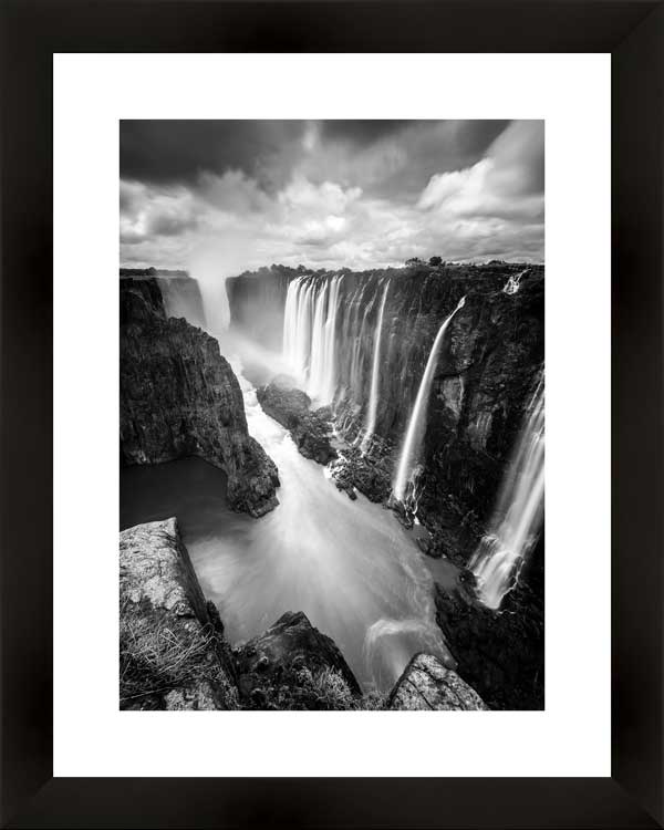 фото Картина в багете 40x50 см "Водопады" Экорамка BE-103-391