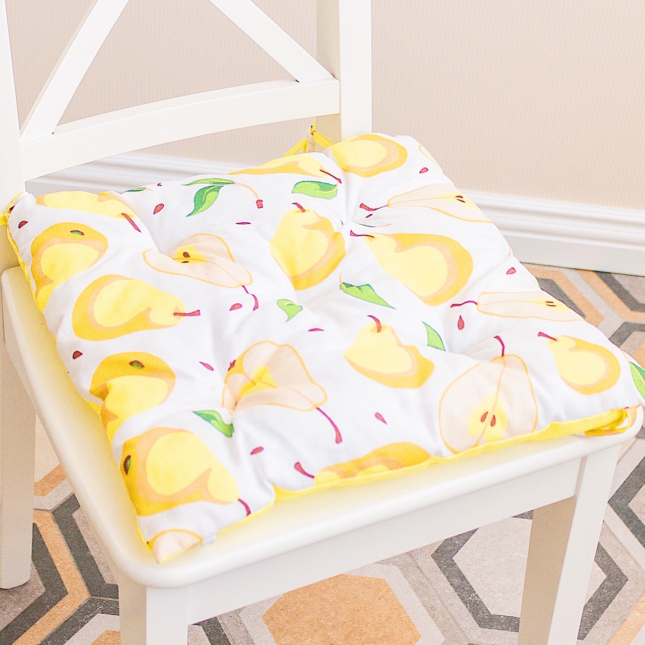 фото Подушка на стул Сочная Груша Yellow rabbit
