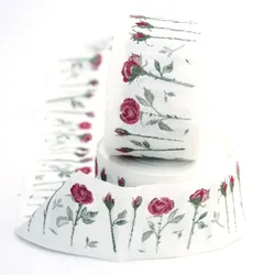 Изысканная декоративная тесьма "Розы" выполнена из высококачественного 100% полиэстера. На ленте изображены розы со стеблем. Рисунок  ...