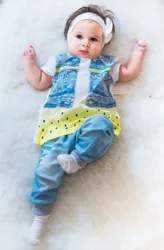 Комплект 2 предмета футболка+штанишки для девочки "Fashion Jeans" изготовлен из 100% хлопка, оригинальные принты на трикотаже  ...