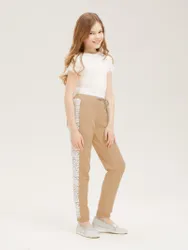 Брюки для девочки из футера с люрексом прямого силуэта. Пояс на резинке с завязками из плетеного  ...