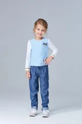 Джемпер из смесовой вискозы с круглым вырезом и длинным втачным рукавом. Выполнен из объемного трикотажного жаккарда  ...