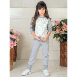 Комплект для маленькой модницы: джемпер и брючки.;
Он будет хорош как для прогулки с друзьями, так и  ...