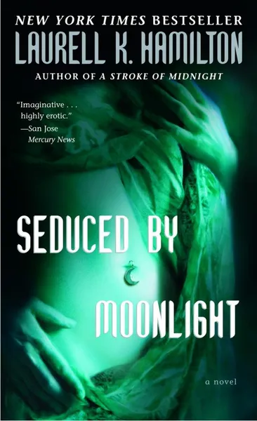 Обложка книги Seduced by Moonlight, Laurell K. Hamilton