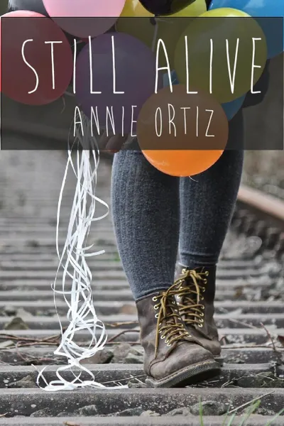 Обложка книги Still Alive, Annie Ortiz