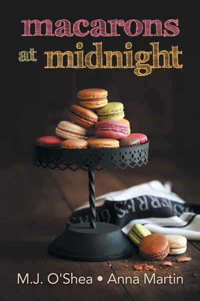 Обложка книги Macarons at Midnight, M.J. O'Shea, Anna Martin