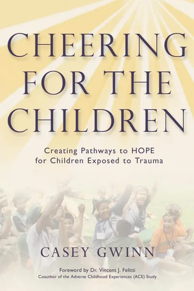 Обложка книги Cheering for the Children. Creating Pathways to HOPE for Children Exposed to Trauma, Casey Gwinn