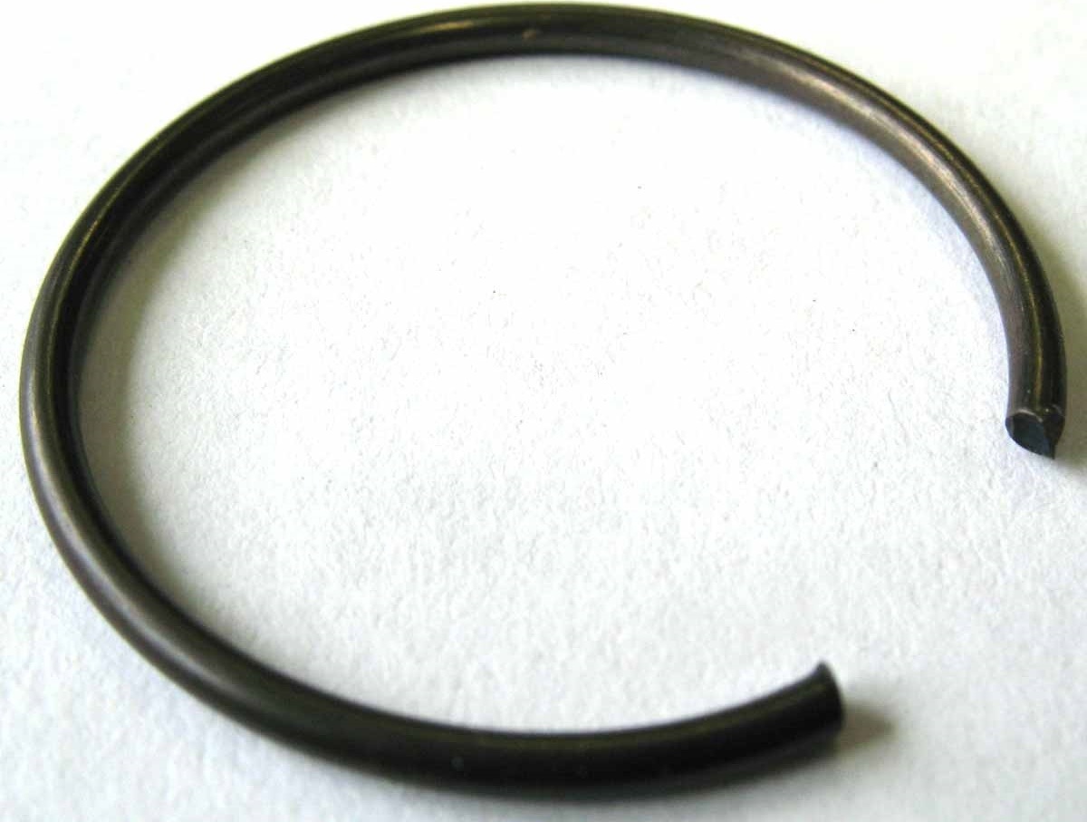 Стопорное кольцо поршневого пальца