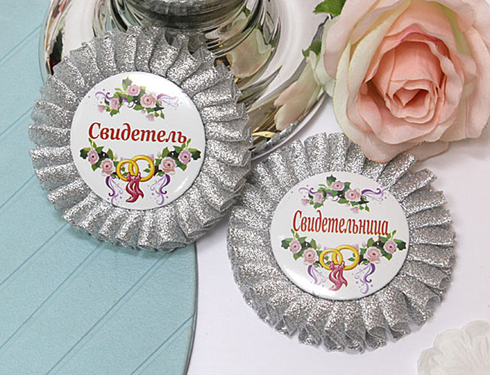 Свидетель и свидетельница на свадьбе должны. Жених невеста и свидетели. Бело зеленые для свидетеля и свидетельницы. Свидетель на свадьбе. Свидетель на свадьбе обязанности.