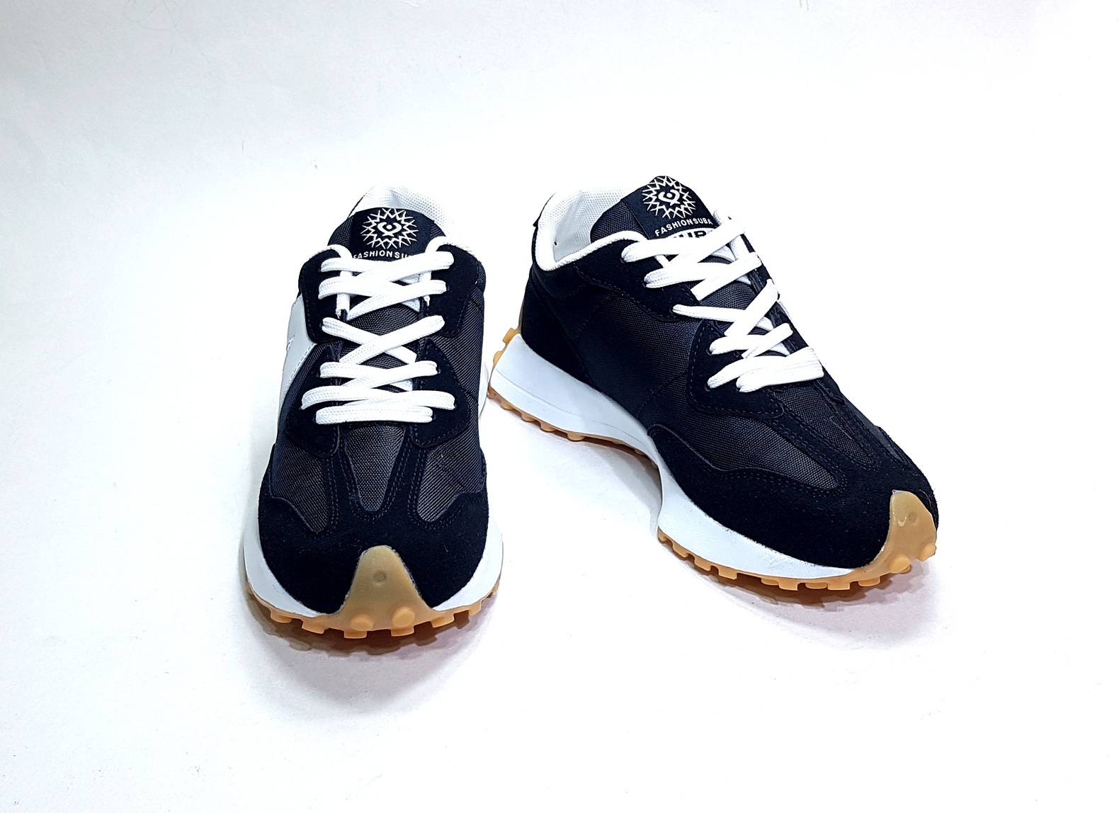 Кроссовки lives. New Balance 574 Black. New Balance 574 мужские черные замшевые. New Balance 574 черные замшевые. New Balance 574 женские черные замшевые.