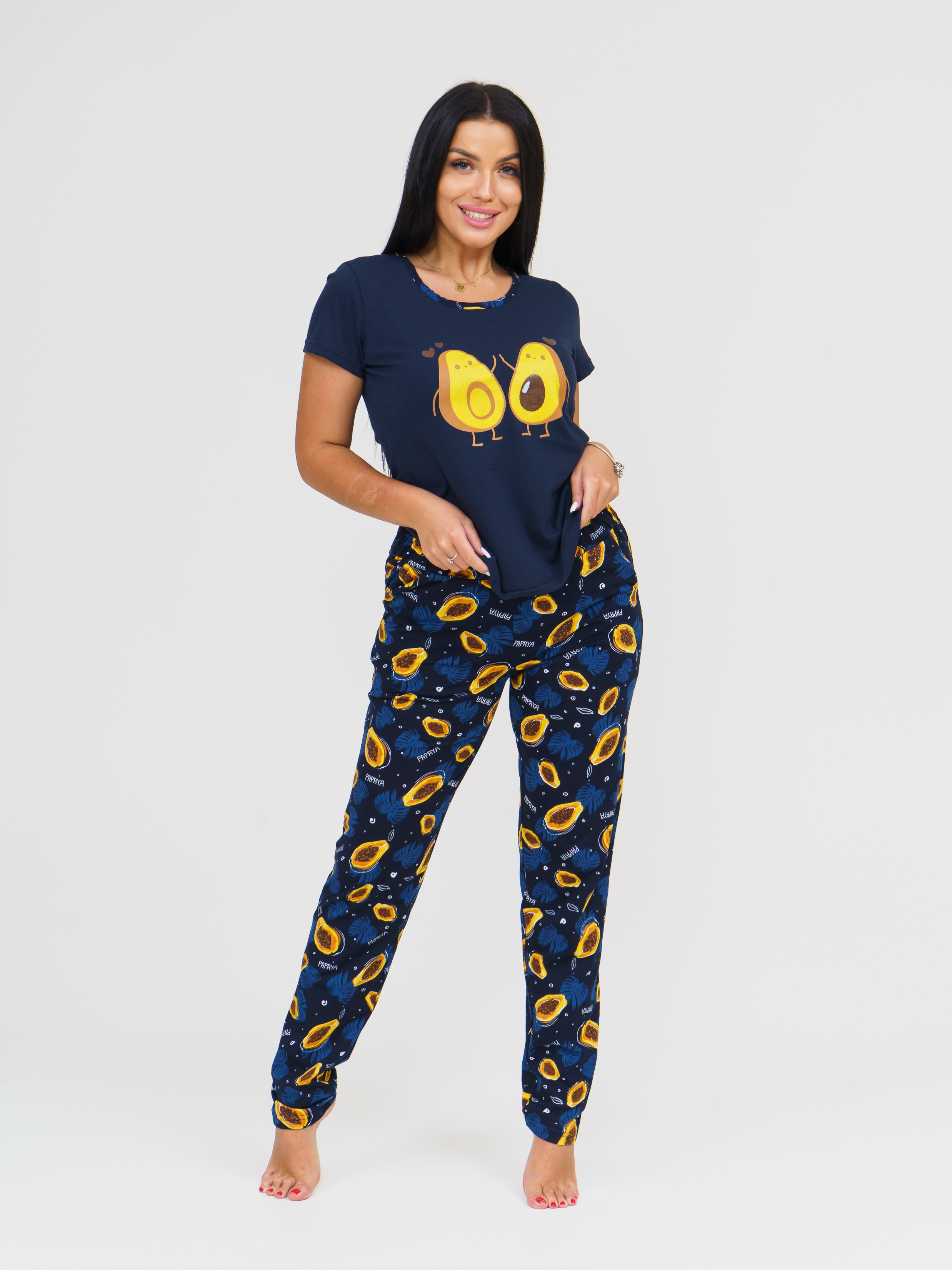 Стильный костюм, мягкий и приятный к телу, не стесняет движения. 