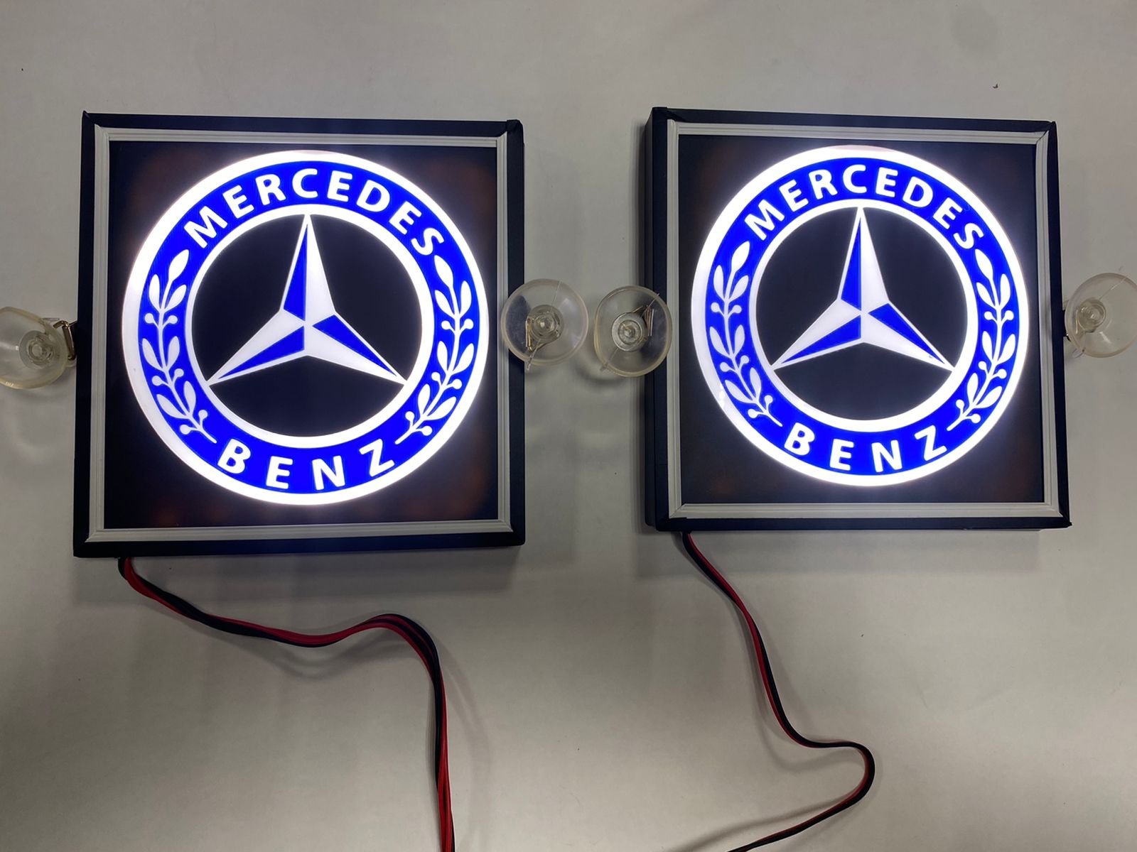 Таблички двойные 15х15 см светодиодные MERCEDES 2 шт 24V на лобовое стекло/ Светодиодная табличка в авто/ аксессуар для грузовых авто