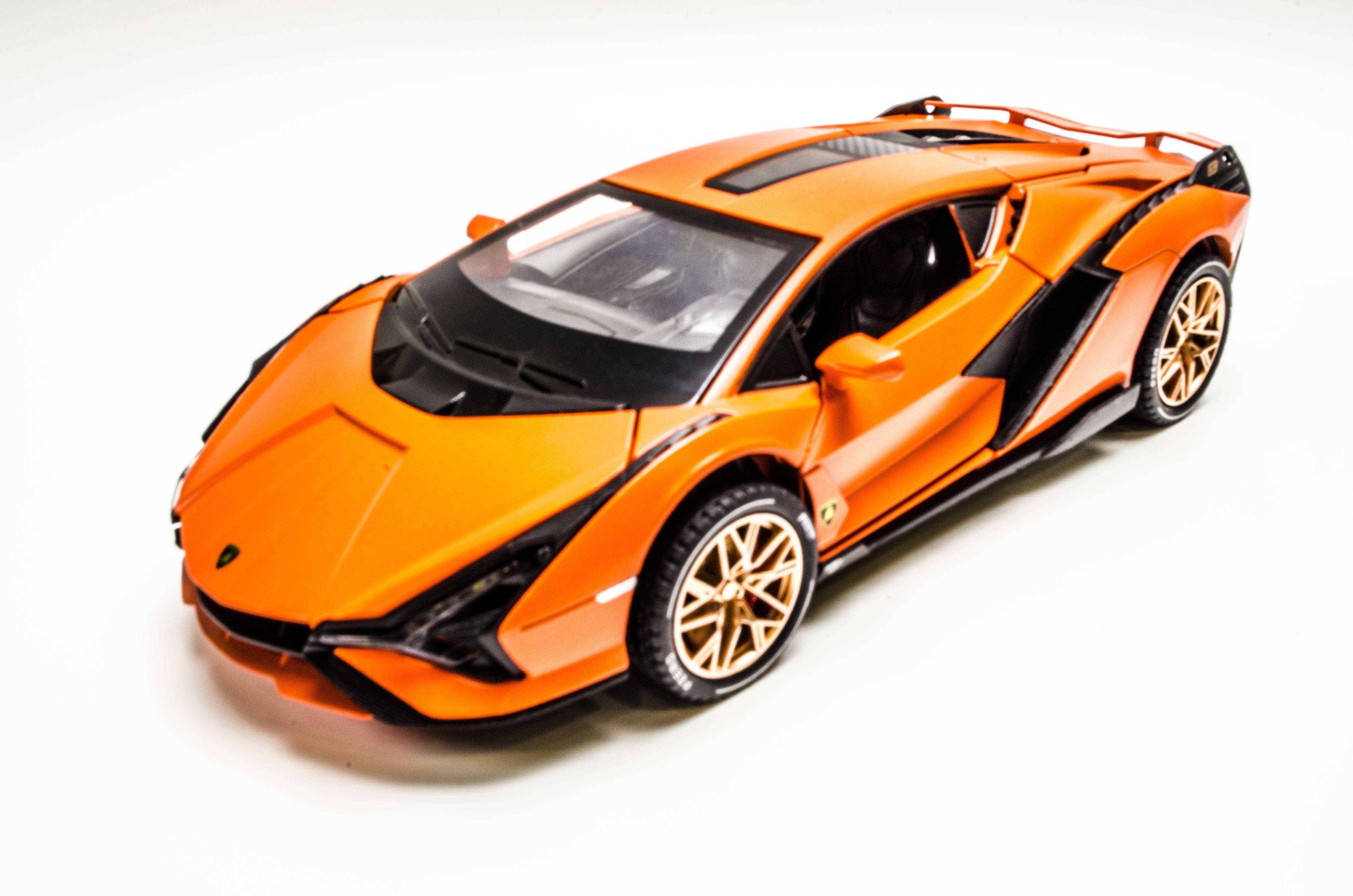 Машинка Lamborghini 1:24 с имитацией дыма - купить с доставкой по выгодным  ценам в интернет-магазине OZON (909377772)