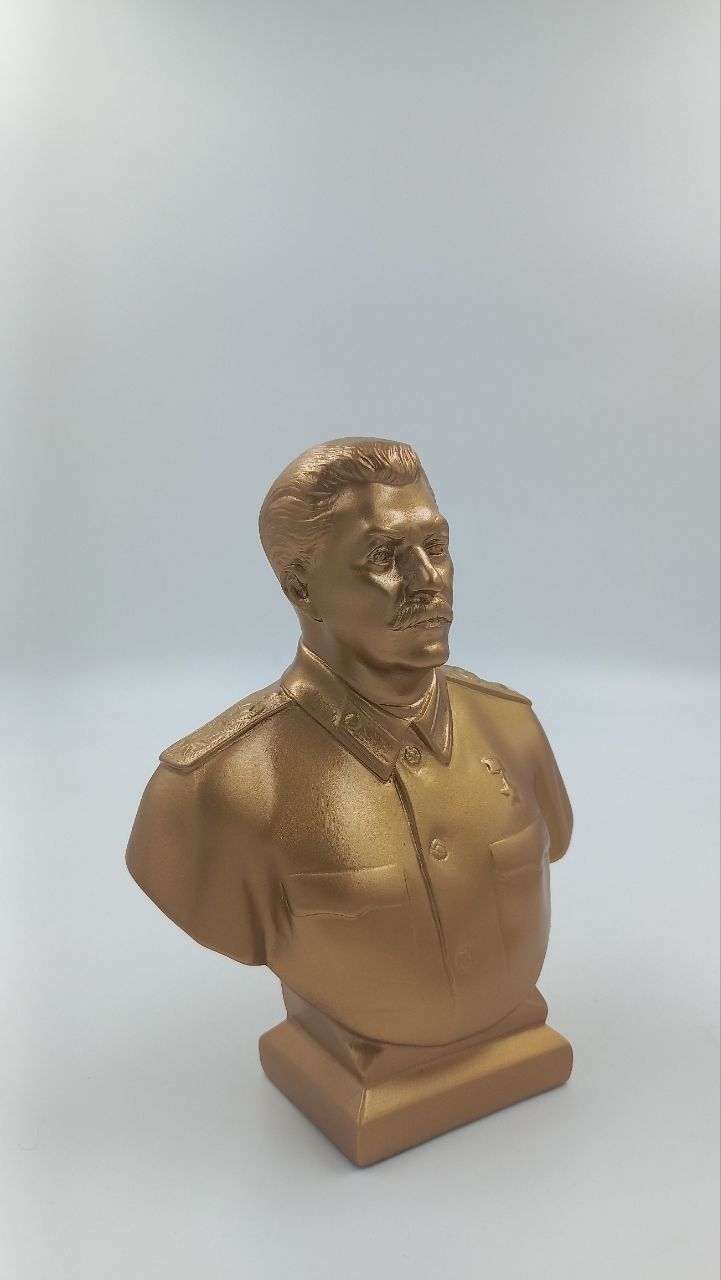 П. Статуэтка бюст. И. Фигурка гагарина. Бронзовый бюст alter ego.