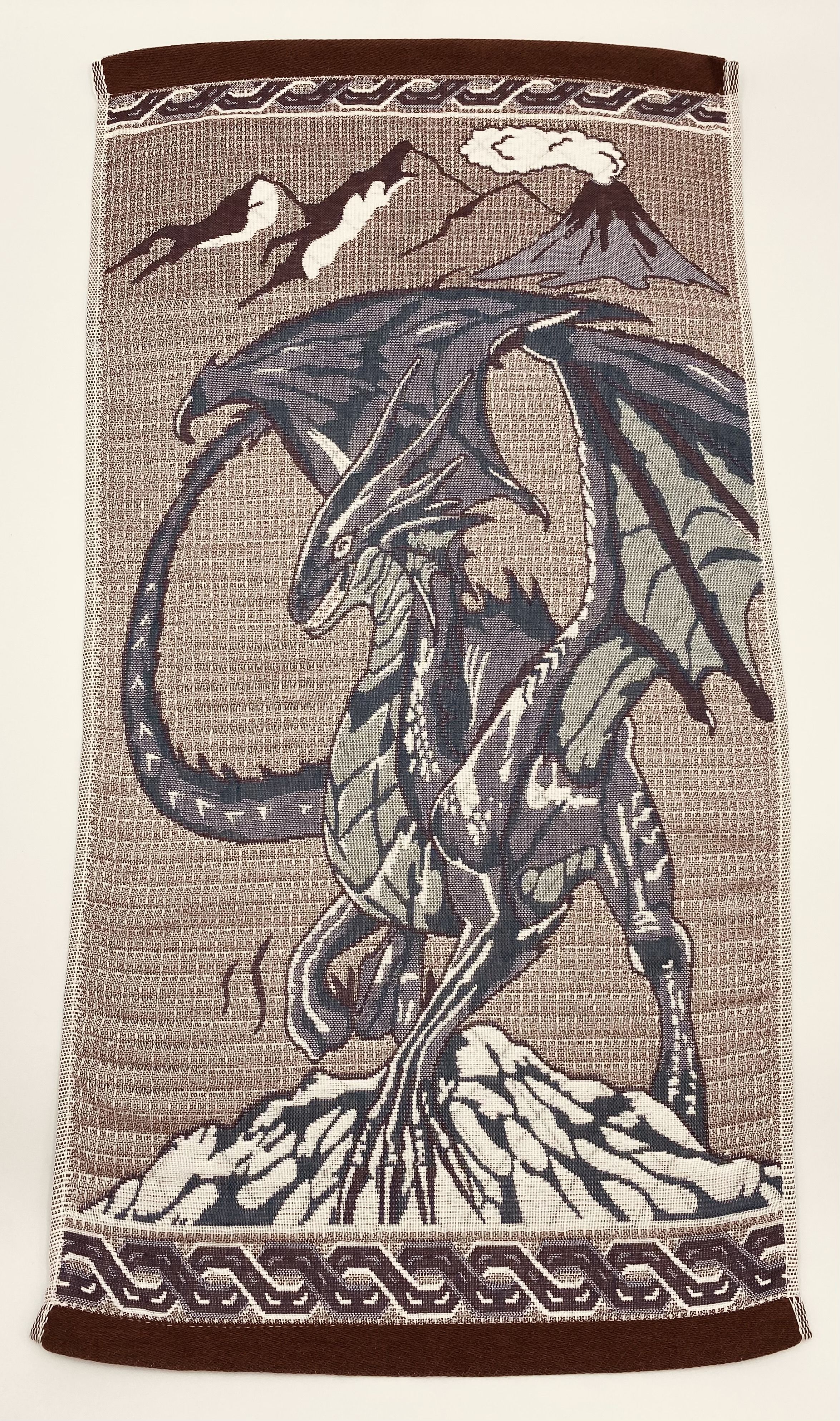 Полотенце с драконом
