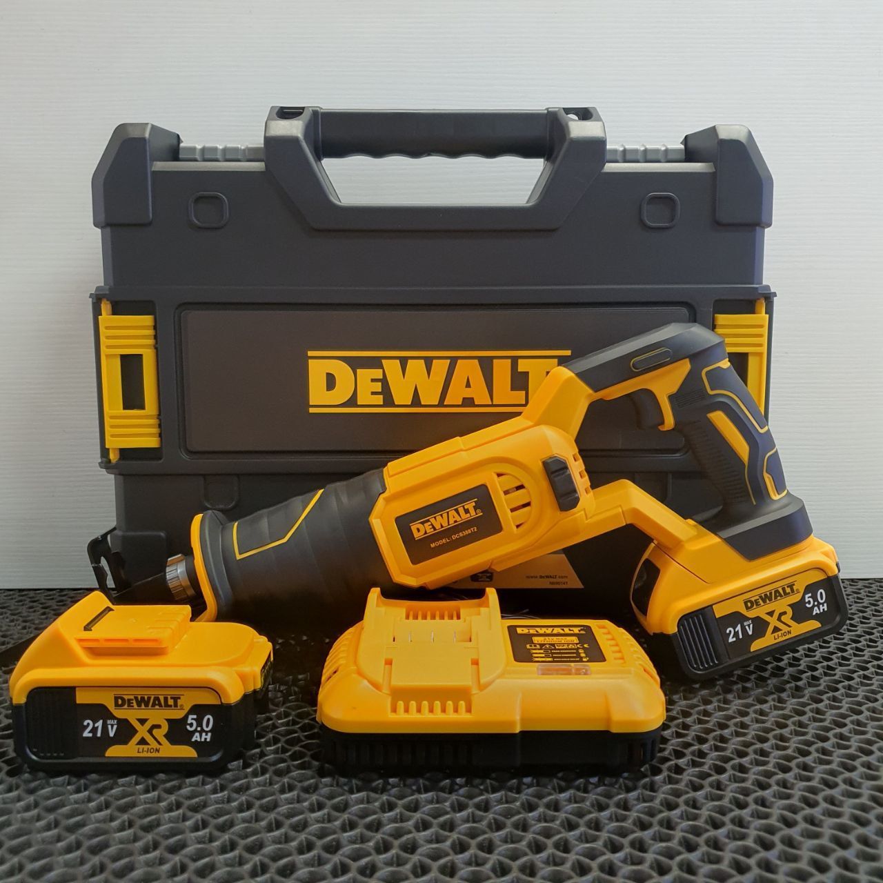 Аккумуляторная сабельная пила DeWalt DCS388T2