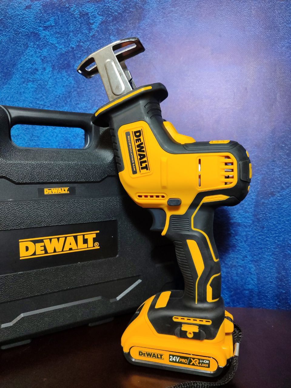 Пила сабельная DeWalt аккумуляторная электропила Деволт 24V