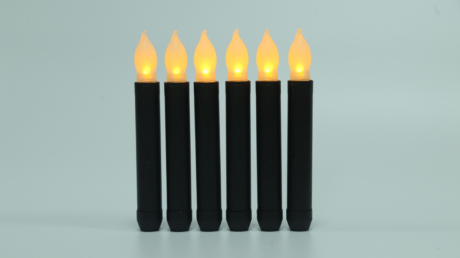 Свечи длинные купить. Свечи длинные. Длинные свечи серые. Подсвечник длинный. Самая длинная свеча.