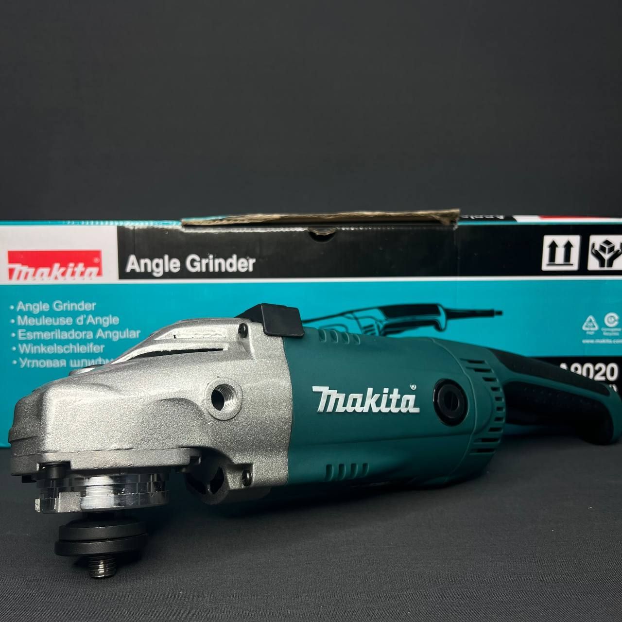 Makita Угловая шлифмашина (Болгарка) сетевая GA9020 230мм, 2200W