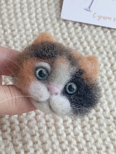 Брошь трёхцветная кошка, брошь кошка ручная работа, подарок маме купить ...