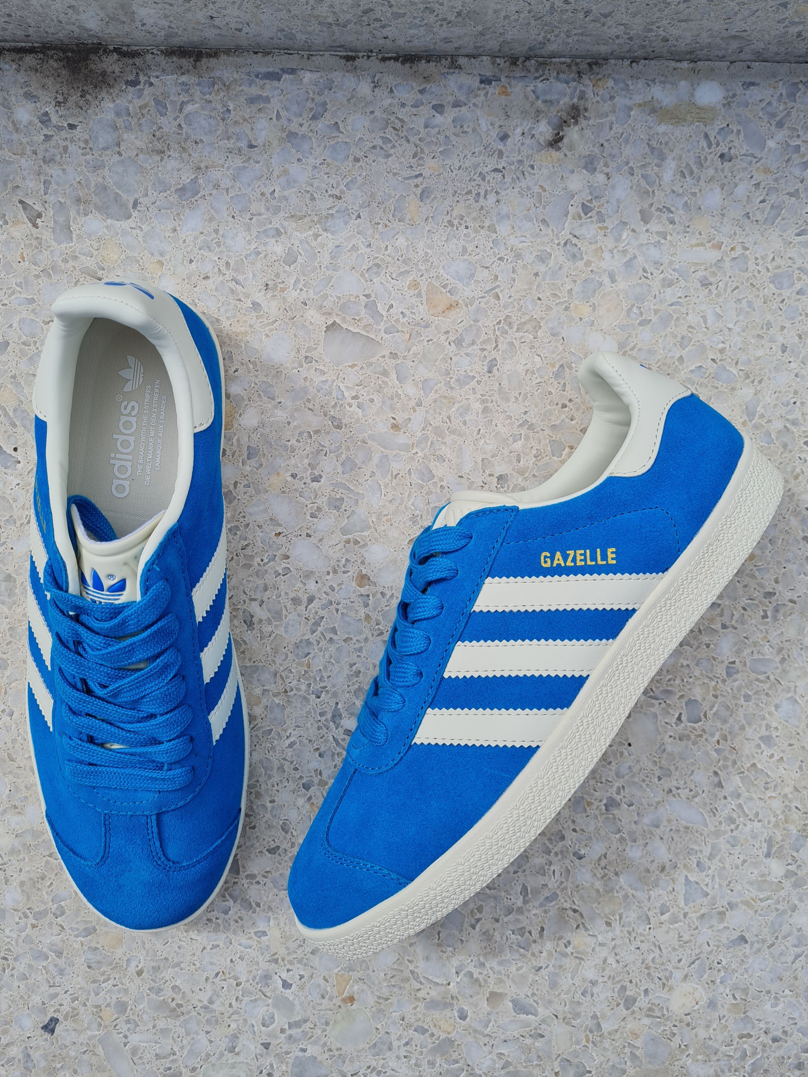 КедыadidasGazelle