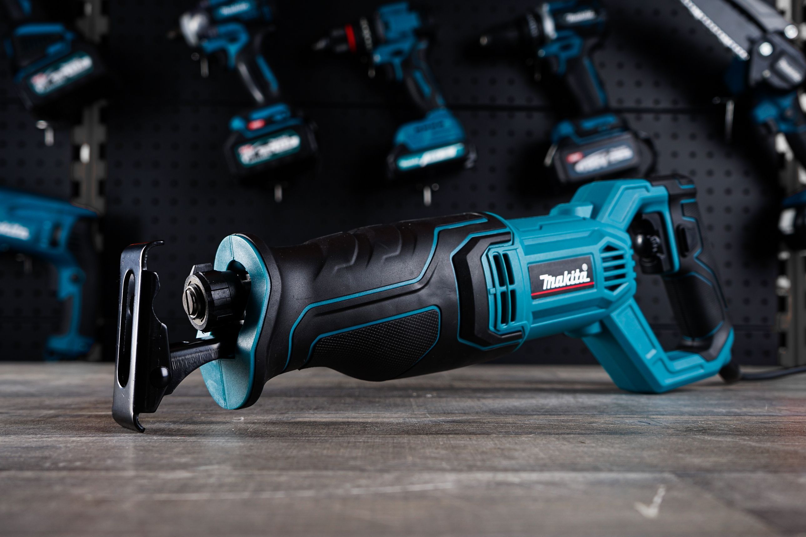 Сабельная электрическая пила Makita 1550 Вт