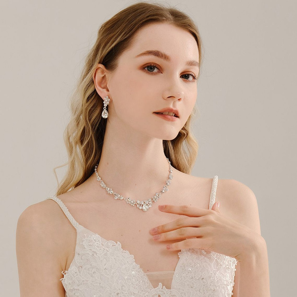 Swarovski Комплект украшений Стразы Swarovski - купить с доставкой по ...