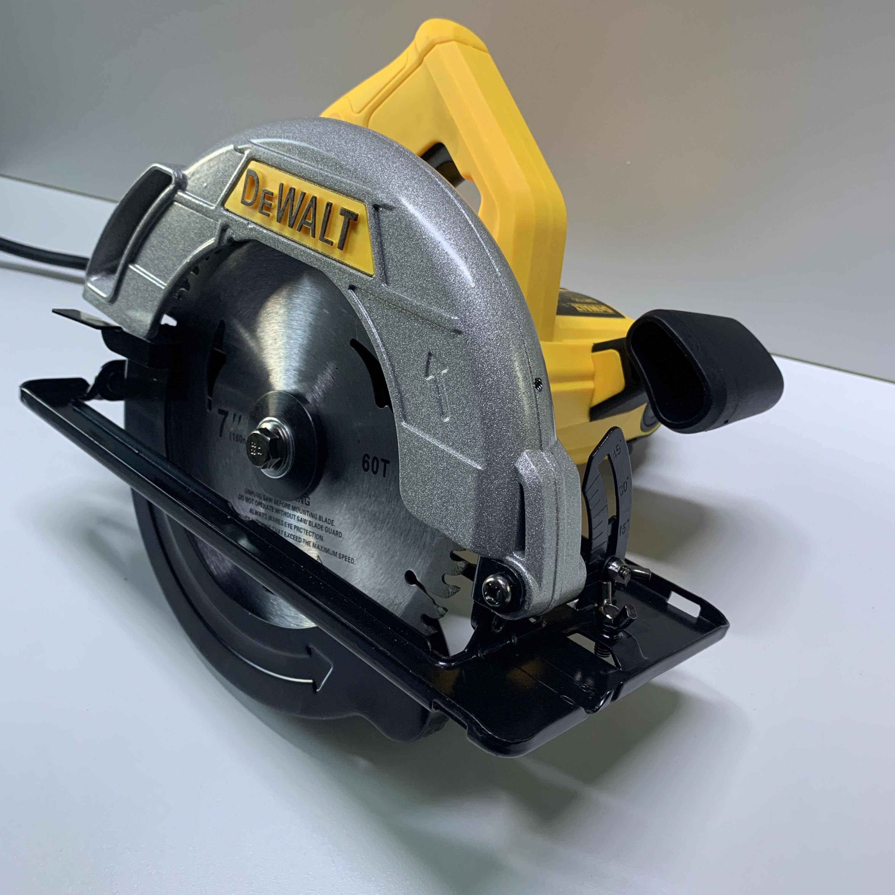 Дисковая пила циркулярка DeWALT DW705 1580W 185мм