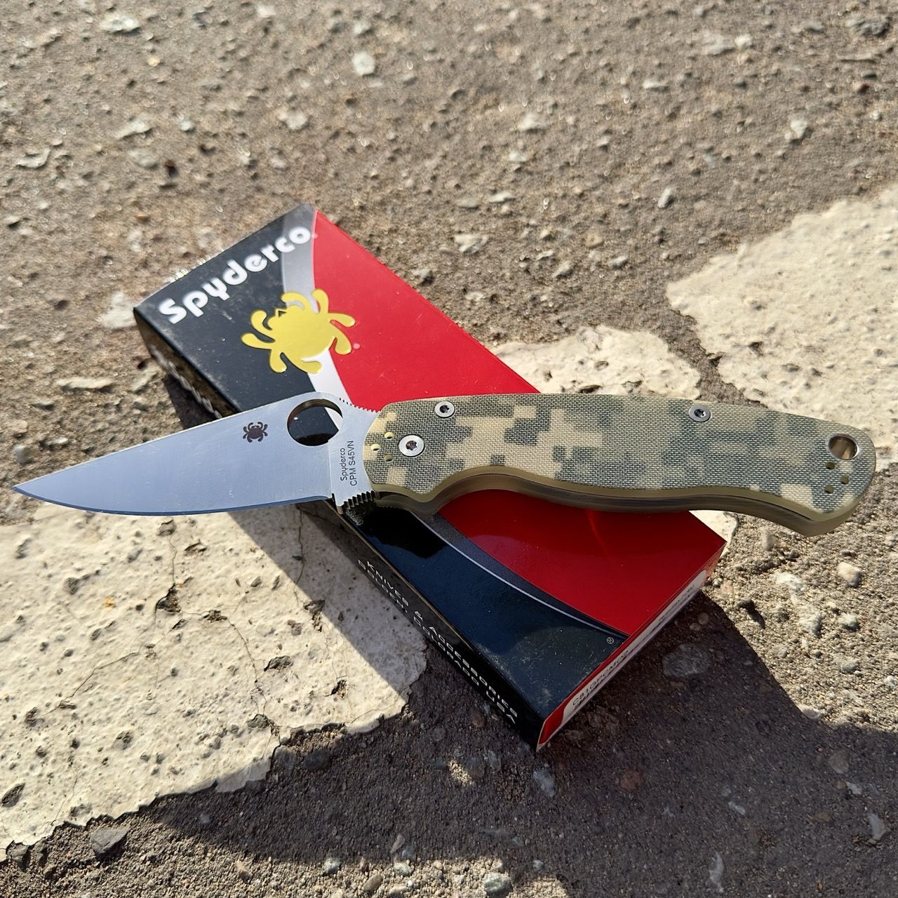 Нож Spyderco ParaMilitary 2 C81GPCOM2 Camo