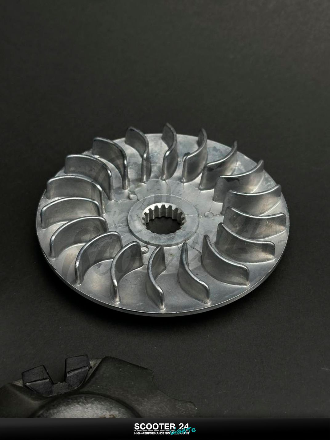 Вариатор передний на скутер Suzuki Vecstar 150 кубов / ARN Сузуки Векстар "LIPAI"