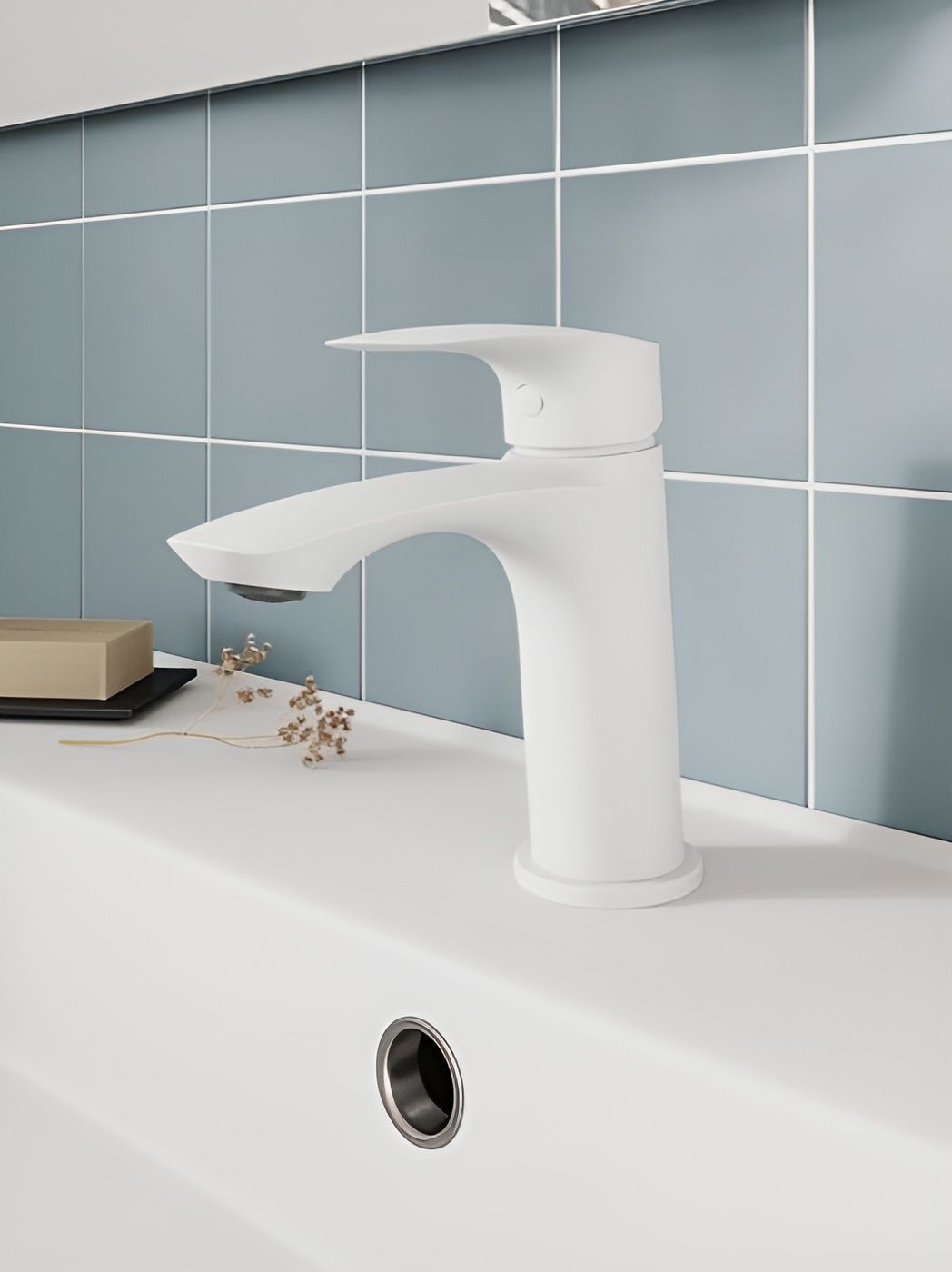 Фото товара на маркетплейсе ozon Смеситель для раковины Milardo, латунь, белый матовый, Rora, RORWT00M01