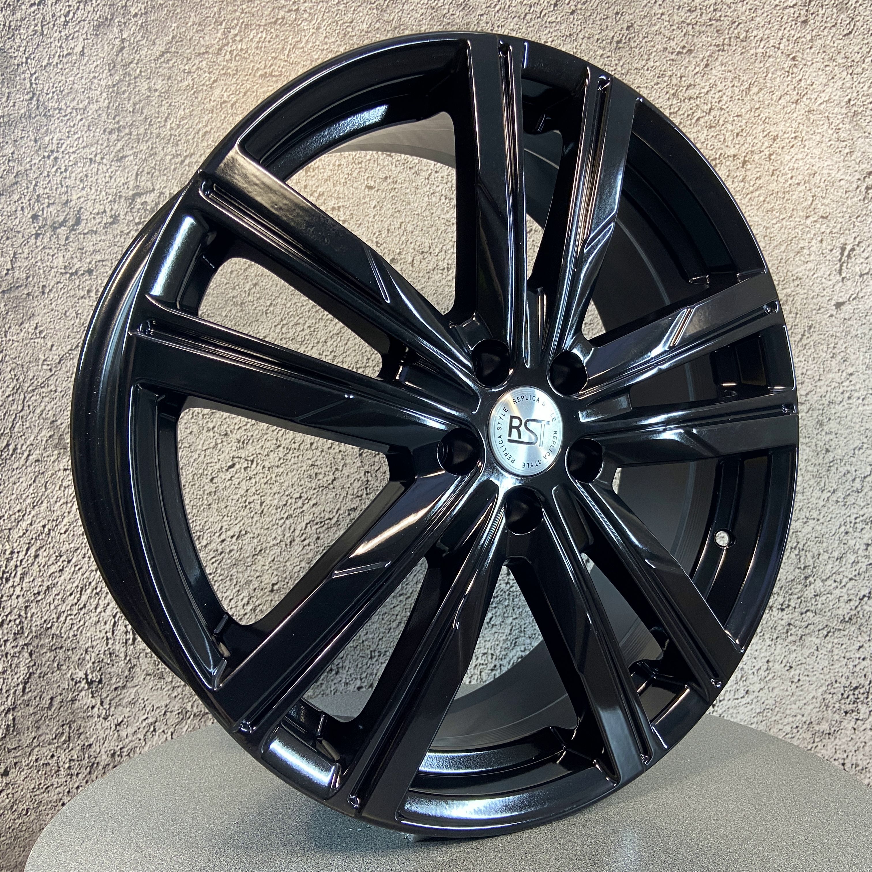 RST  Колесный диск Литой 19x7" PCD5х108 ET33 D60.1