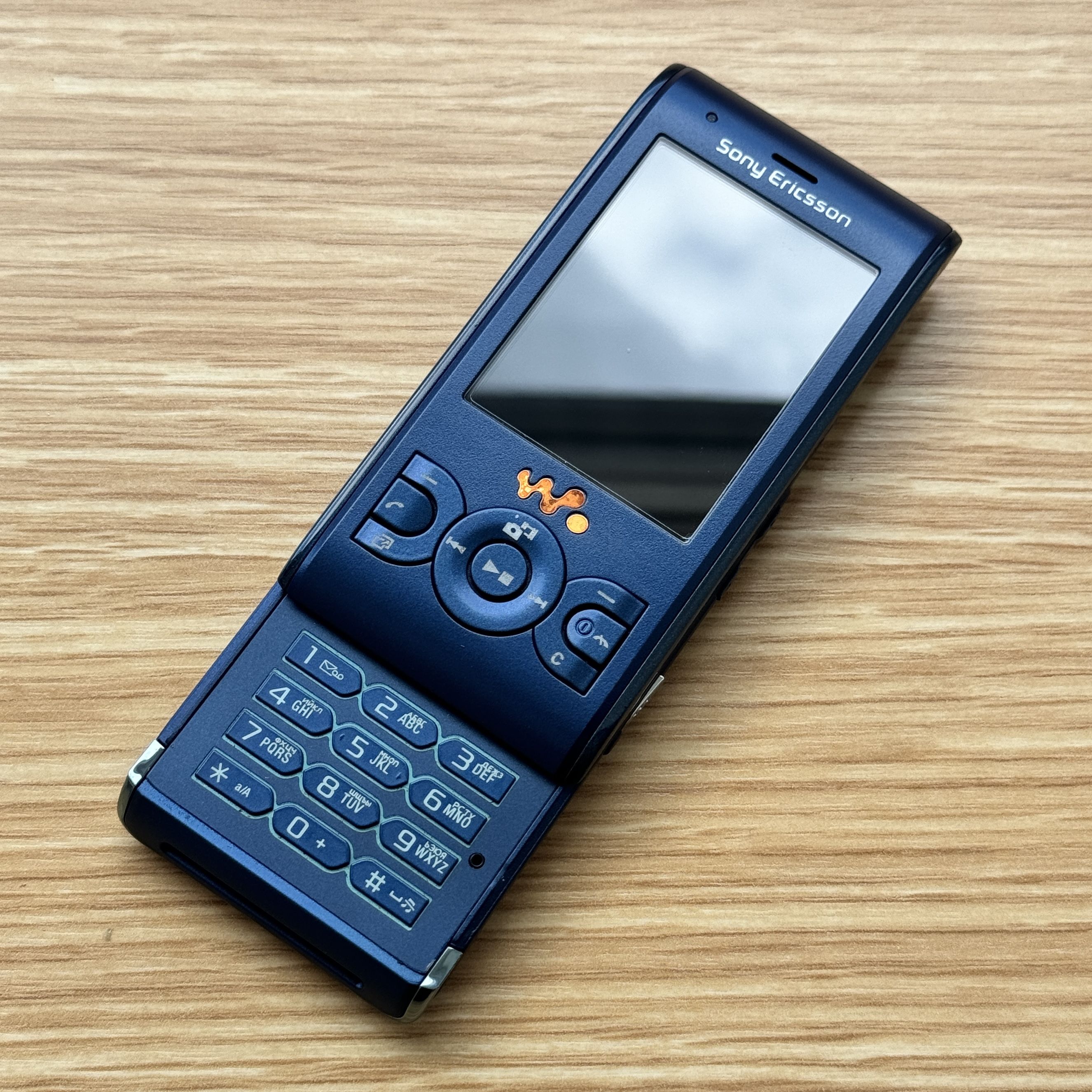 Мобильный телефон Sony Ericsson W595, синий - купить по выгодной цене в  интернет-магазине OZON (1580808874)