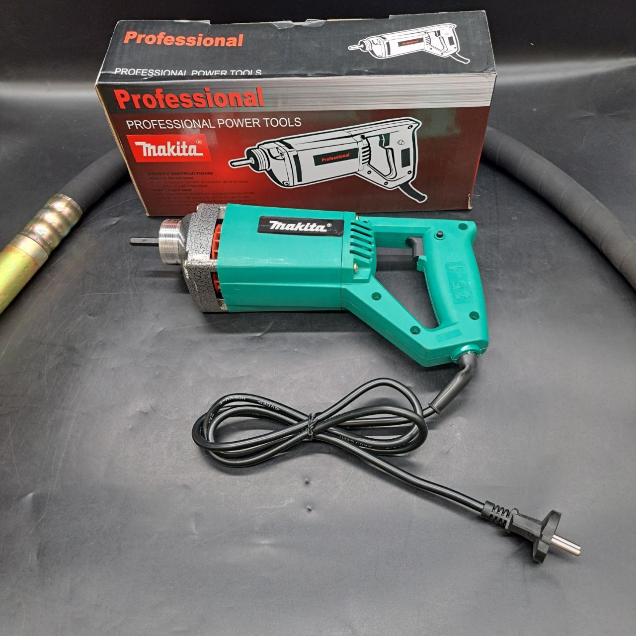 Строительный вибратор для бетона Makita/1300W/ 220Вт/ сетевой глубинный вибратор с гибким валом