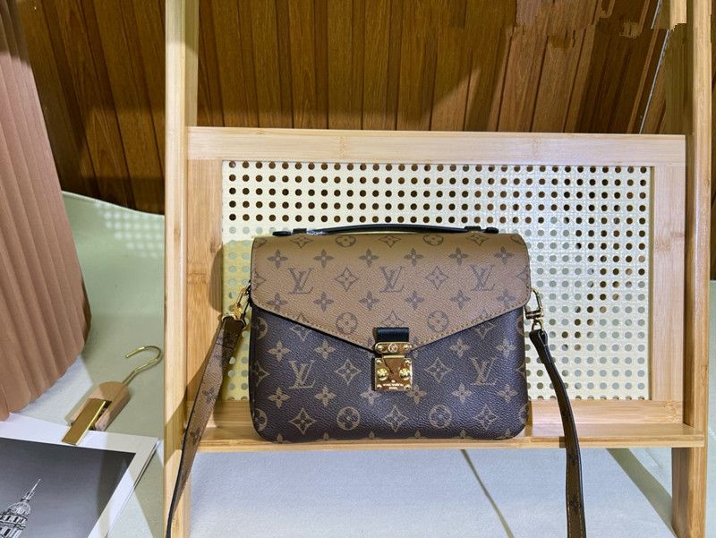 Louis Vuitton Сумка на плечо круглая