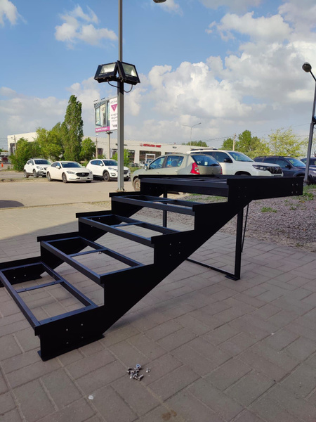 Лестница-крыльцо 5 ступеней с площадкой,без ДПК,без ограждения ...
