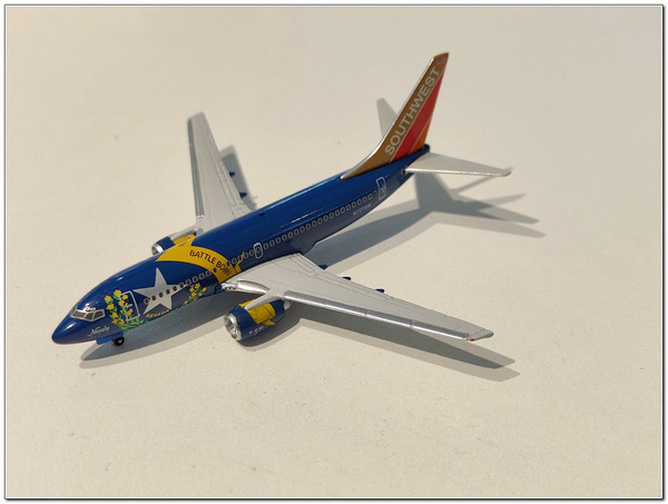 Модель коллекционная Boeing b 737-7H4 southwest airlines N727SW 