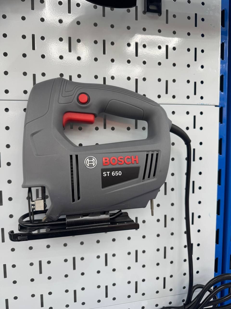 Bosch Лобзик электрический сетевой с регулировкой скорости 450В, 3100 об/мин