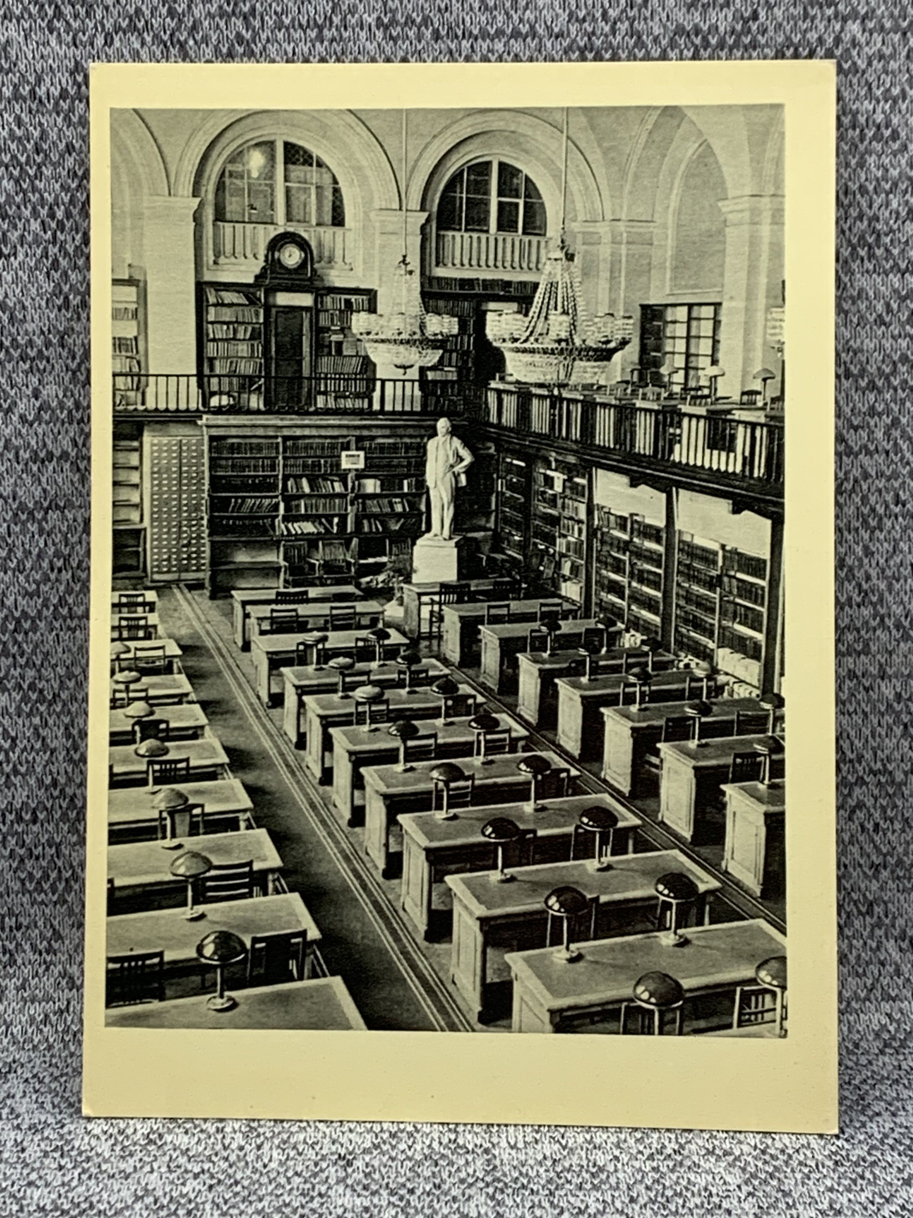 Почтовая открытка СССР - Читальный зал для научной работы в Государственной Публичной библиотеке имени Салтыкова-Щедрина
