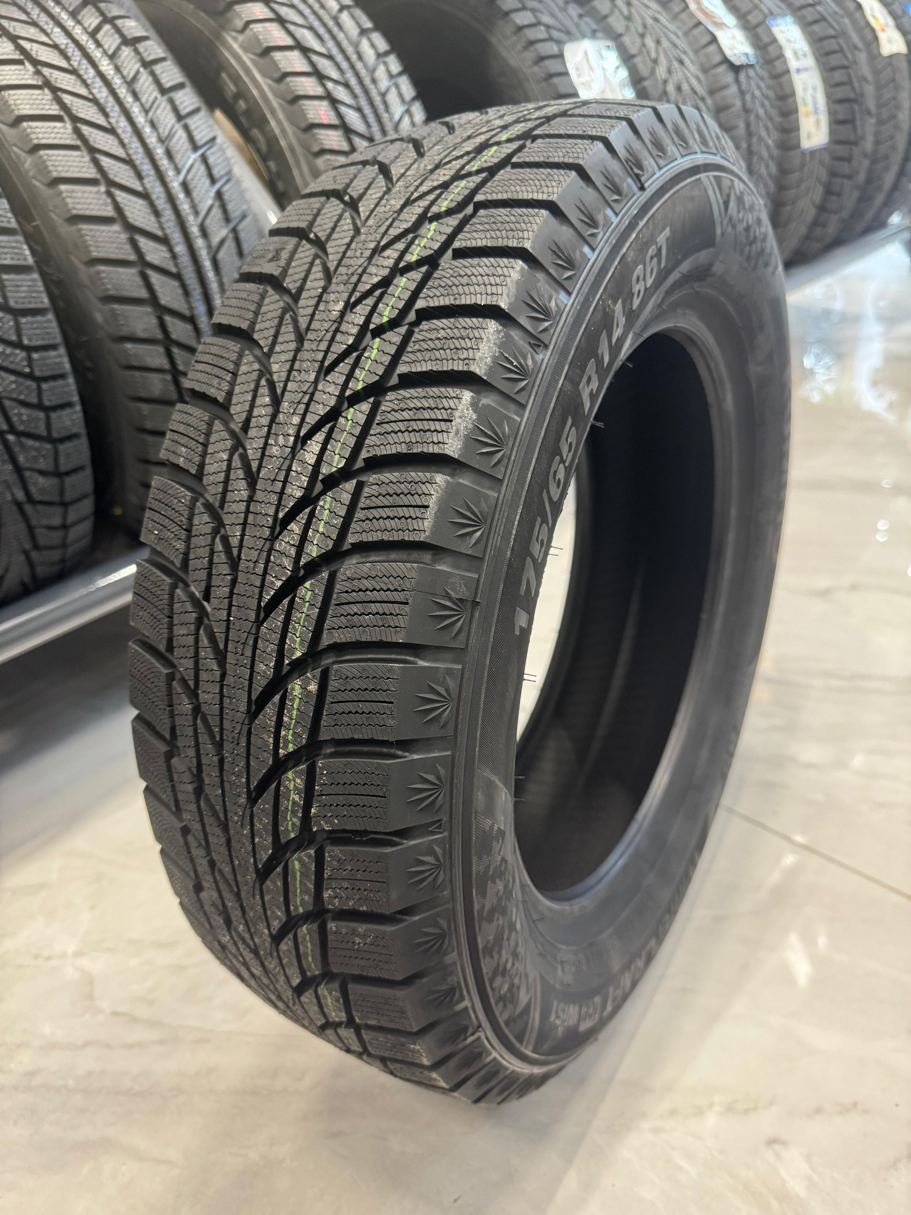 Kumho ш14 Шины  зимние 175/65  R14 86T Нешипованные