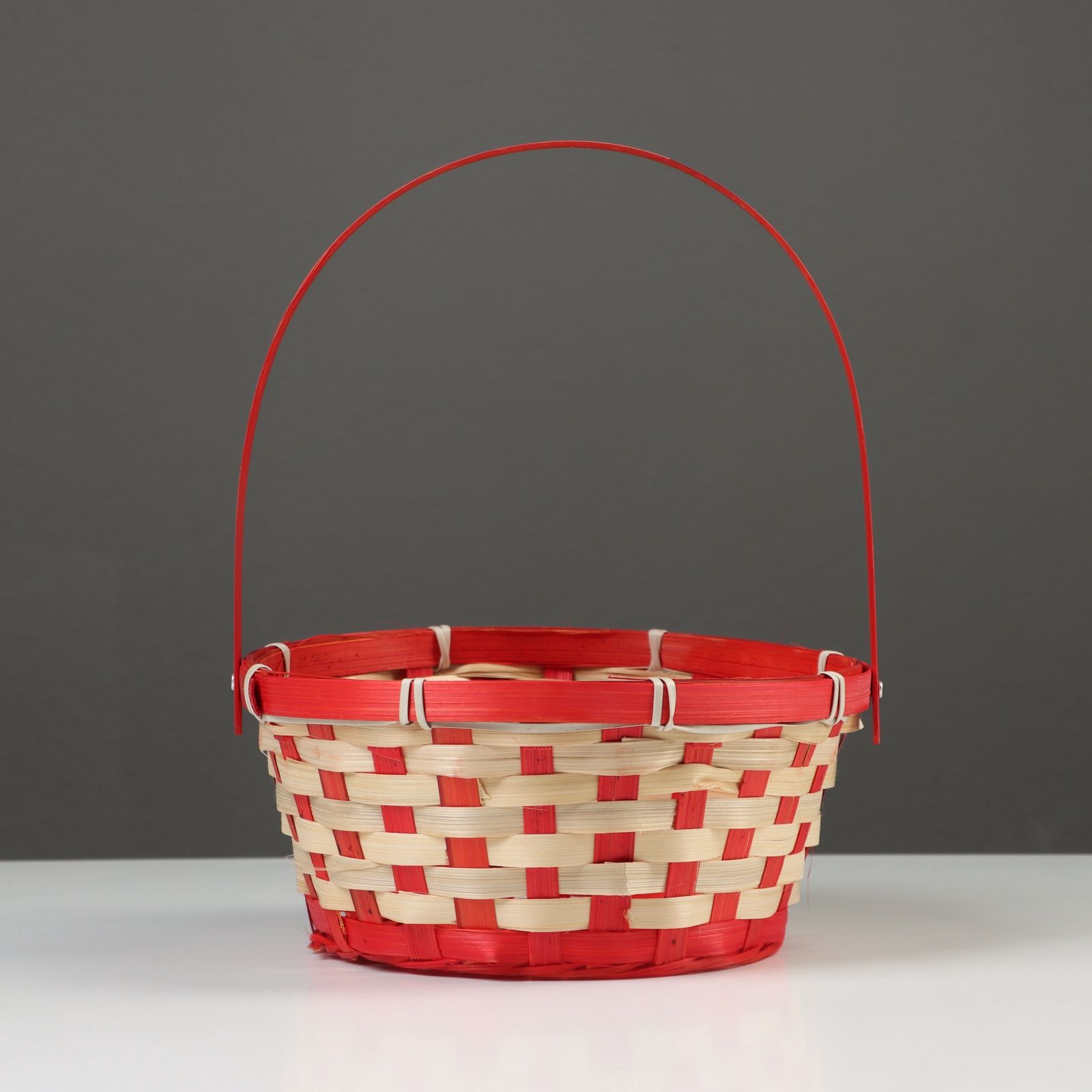 Корзина плетеная пасхальная, 21х21х10 см (высота с ручкой 24 см), бамбук, красная